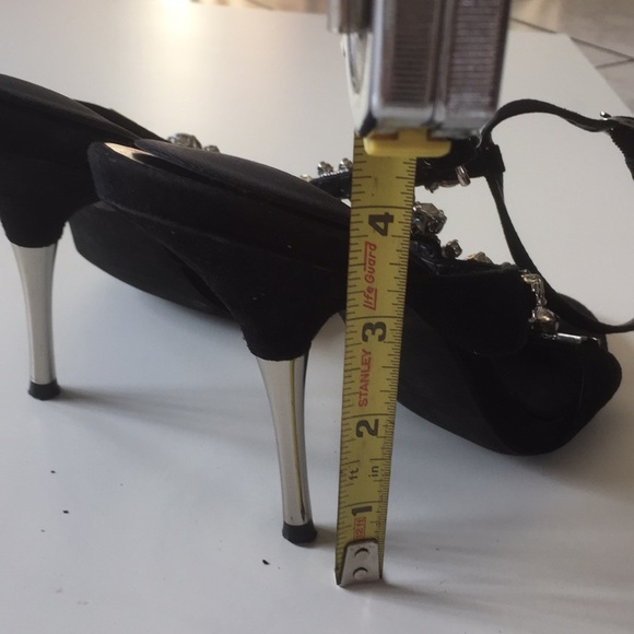 BCBG black heels - Picture 4 of 7